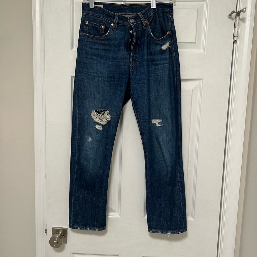 Women Levis 501 Cropped Ripped Jeans, Size 26